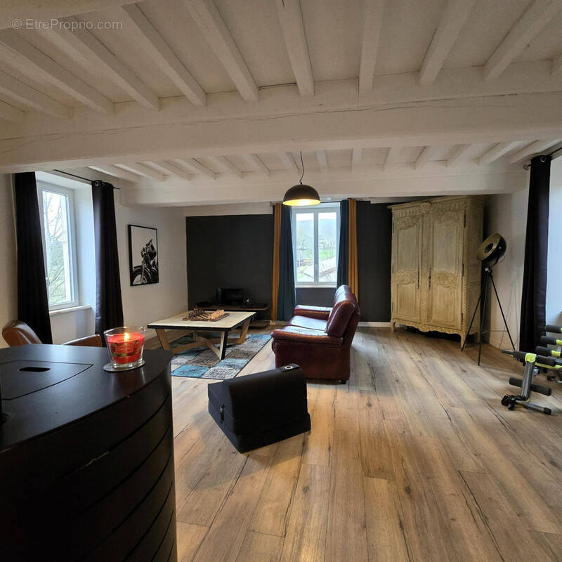 Maison à AZE
