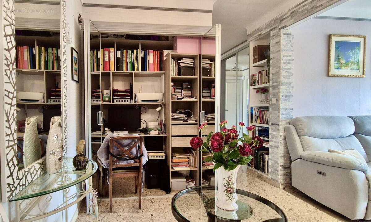 Appartement 82 m² à Saint-Laurent-Du-Var  - photo 8