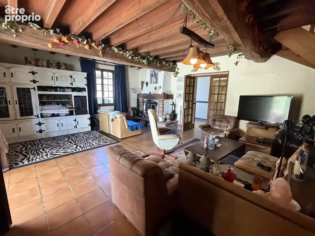 Grande maison d'habitation à vendre avec beaucoup de terrain près de l'Étang de Baye - photo 7