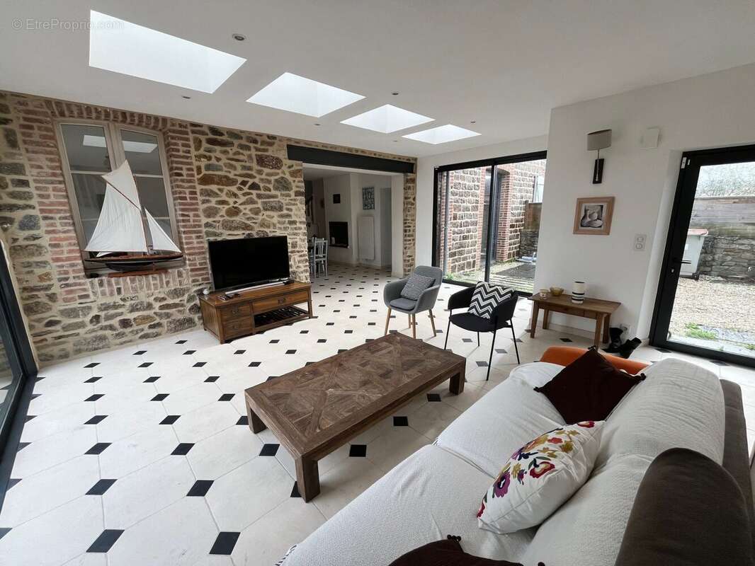 Maison à LA GOUESNIERE