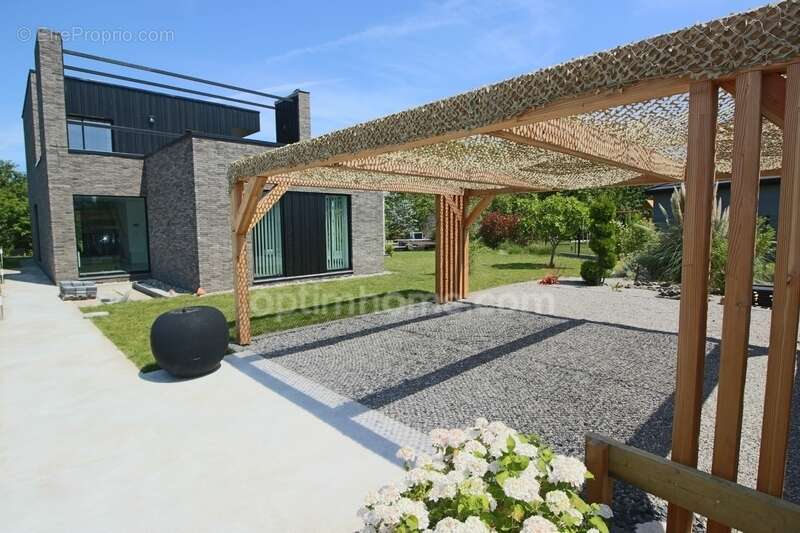 Templeuve-en-Pévèle – Maison cubique récente de 175 m² – Semi plain pied – Prestations haut de gamme - photo 6