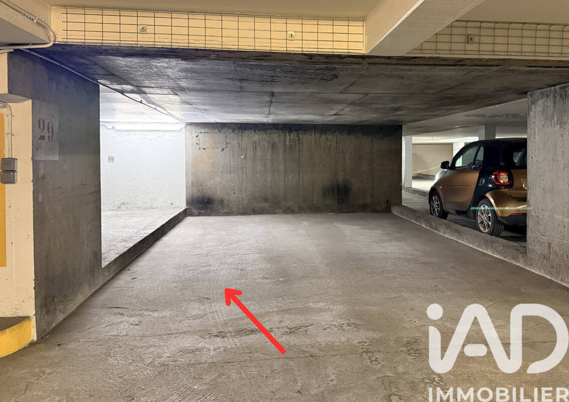 Photo 1 - Parking à PARIS-11E