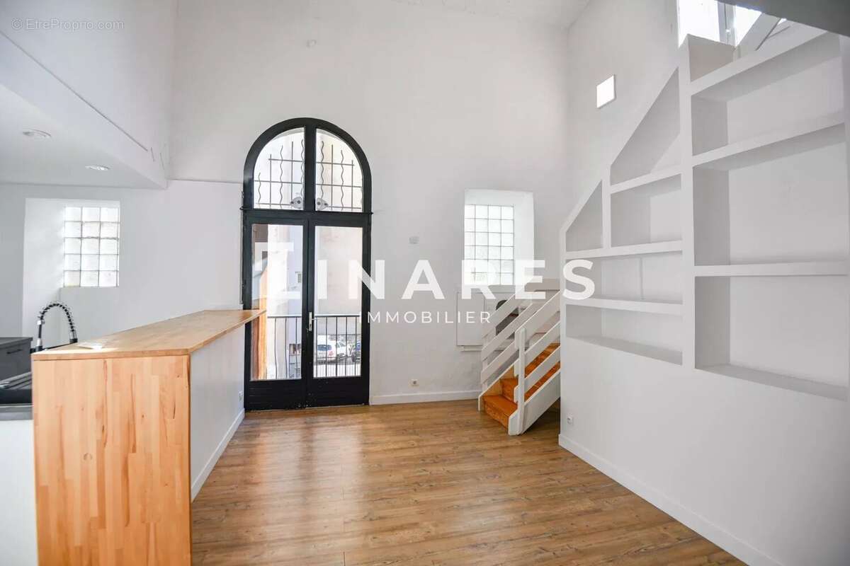 Appartement à MARSEILLE-4E