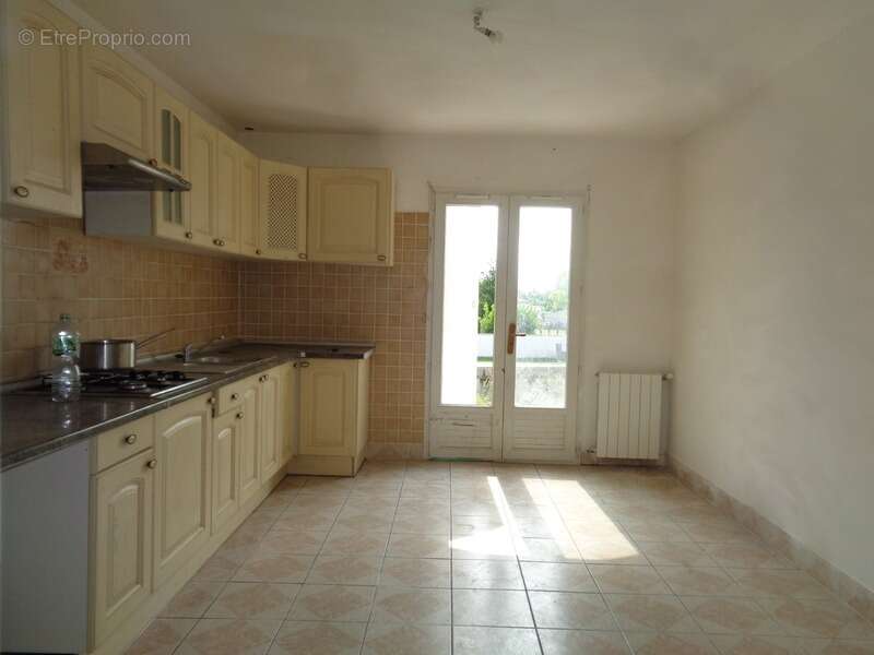 Maison à SAINT-GENIS-DE-SAINTONGE