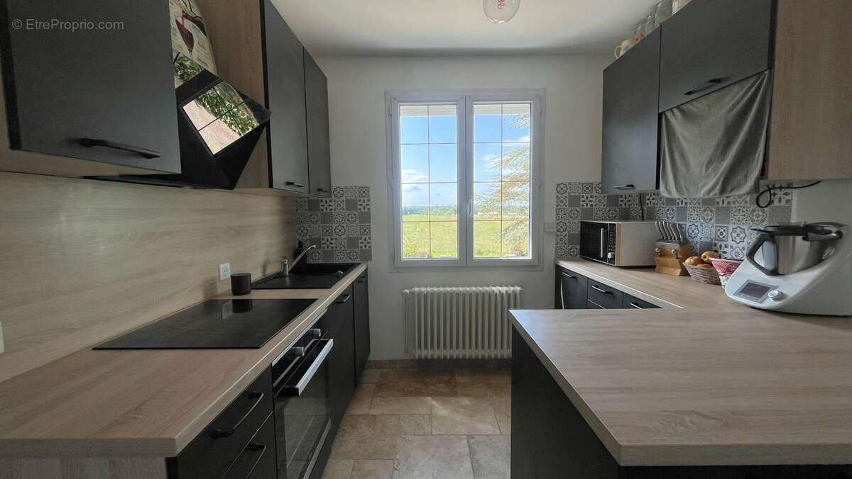 Maison à BAGE-LA-VILLE