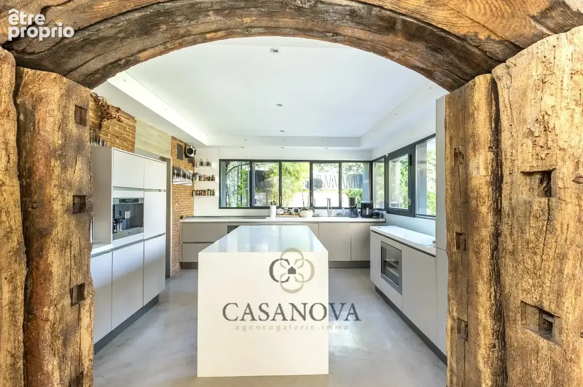 Propriété de caractère rénovée à Aimargues  ancien chai avec piscine intérieure, espace bien-être et prestations haut de gamme - photo 6