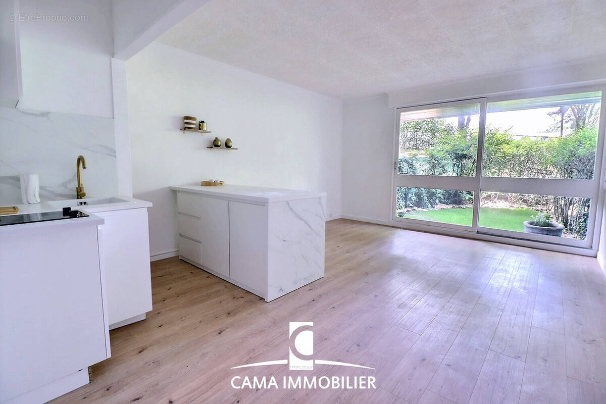 Appartement à FONTENAY-LE-FLEURY