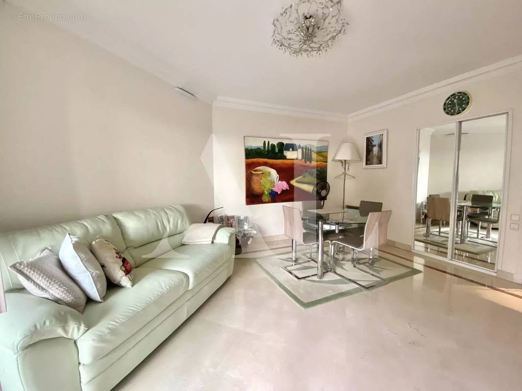 Appartement à VALLAURIS