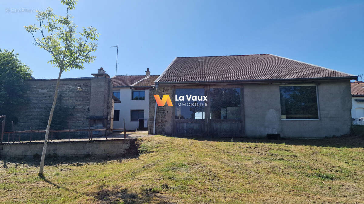 Maison à VITREY