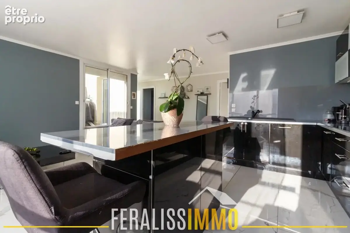 Appartement F4 avec terrasse et box voiture en sous-sol ! - photo 4