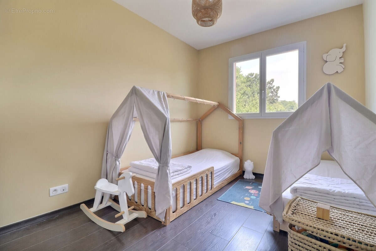 maison 5 pièces - 155 m² - Landiras - photo 6