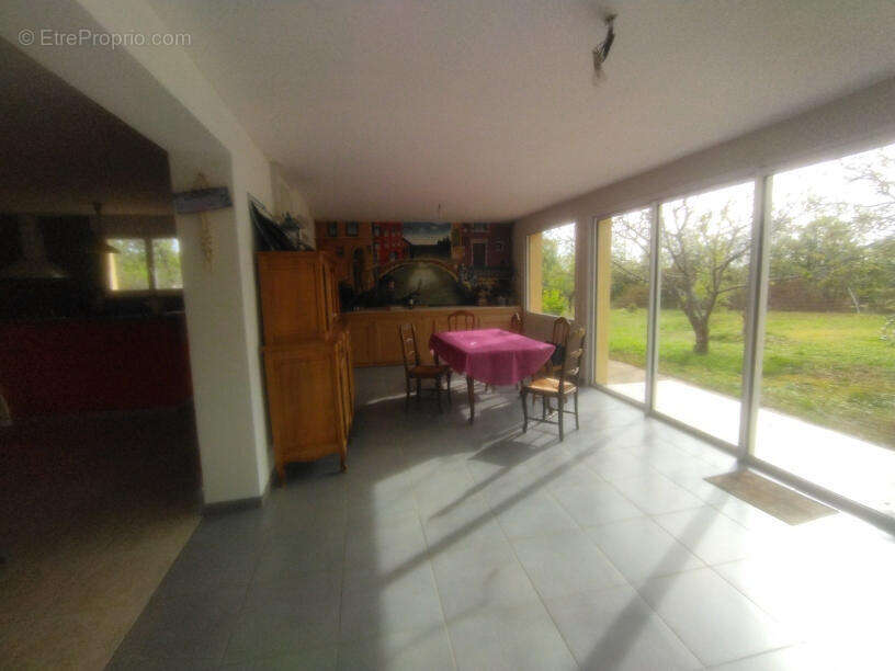 vue pièce à vivre - Maison à LALBENQUE