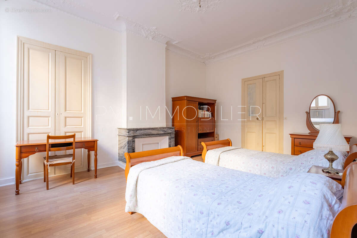 Appartement à MARSEILLE-1E