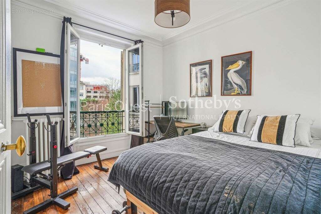 Appartement à NEUILLY-SUR-SEINE