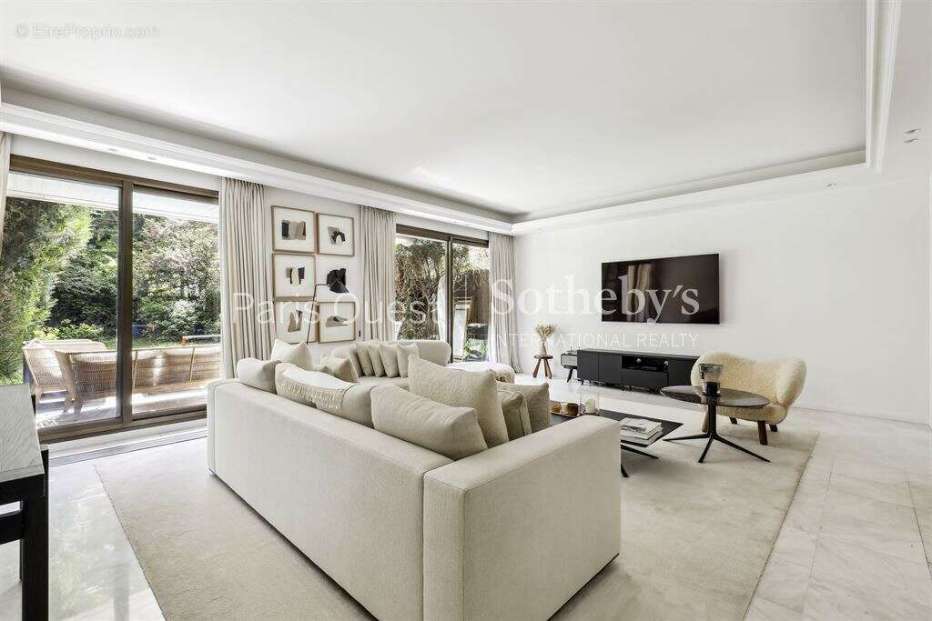 Appartement à NEUILLY-SUR-SEINE