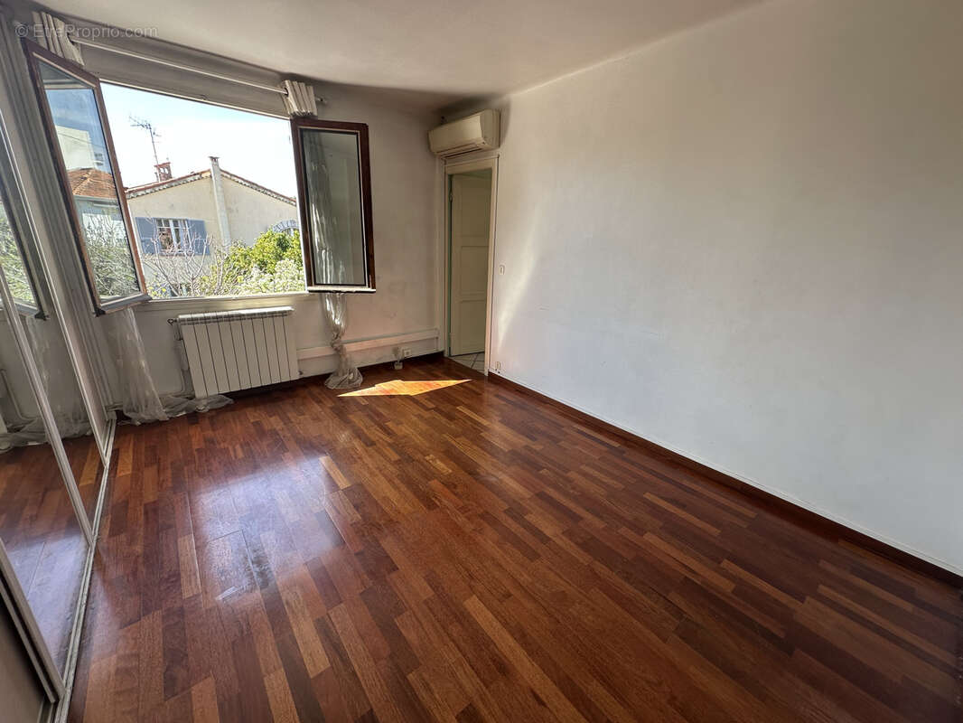 Maison à SAINT-LAURENT-DU-VAR