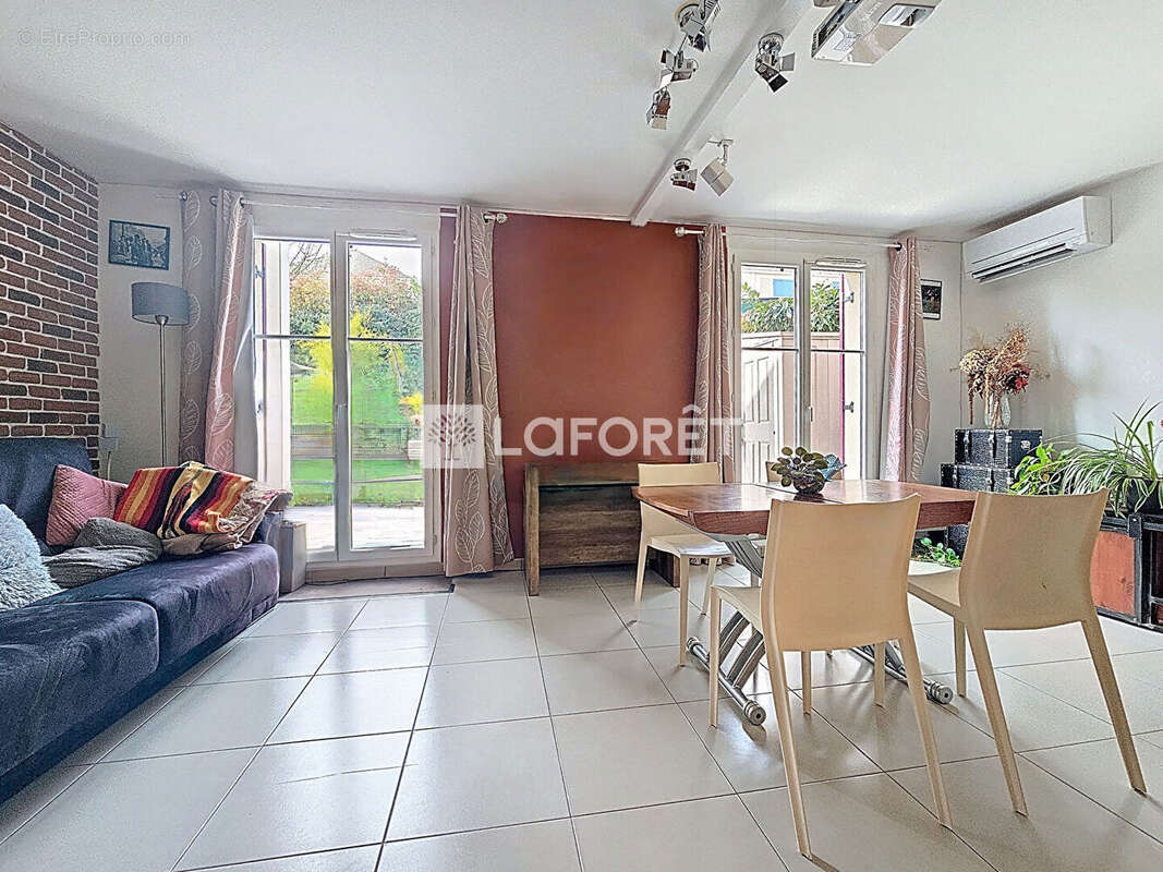 Maison à MAGNY-LE-HONGRE