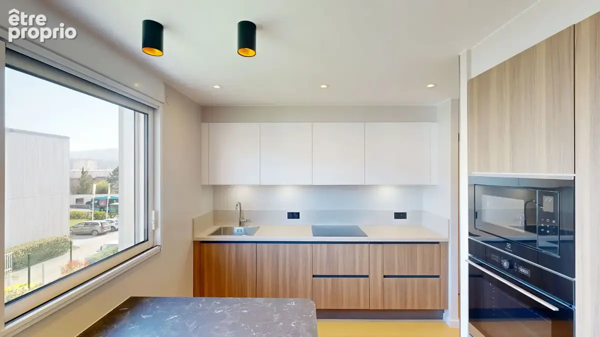 RARE CHAPRAIS CRAS -  Dernier étage 100m² avec 3 CHAMBRES refait entièrement à NEUF avec terrasse et VUE - photo 3