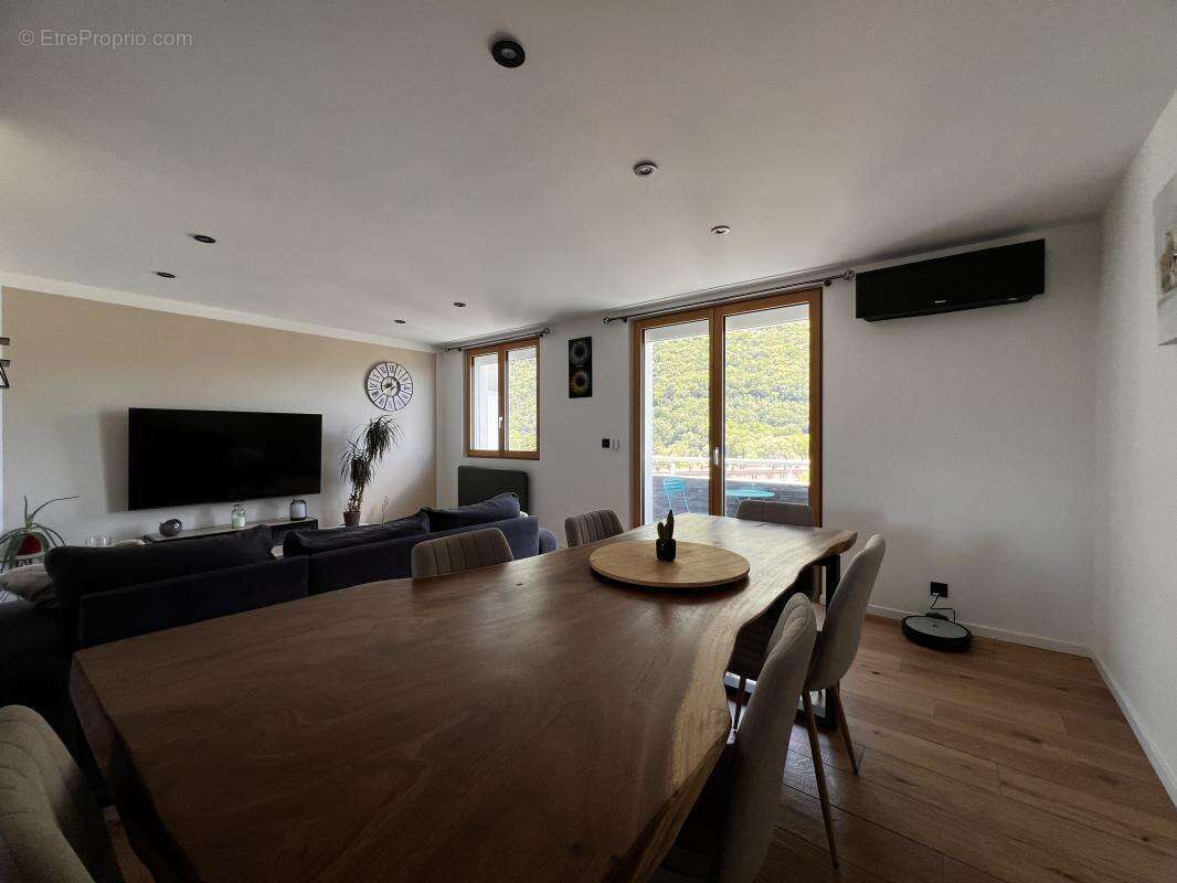 Appartement à SAINT-EGREVE