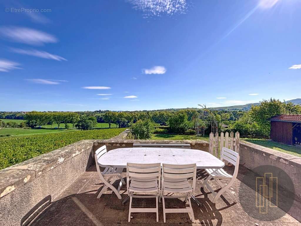 Maison à SAINT-ETIENNE-DES-OULLIERES