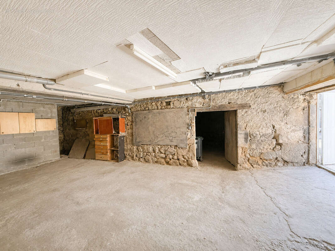 Maison de village en pierres avec terrasse, garage et caves   Maclas - photo 10