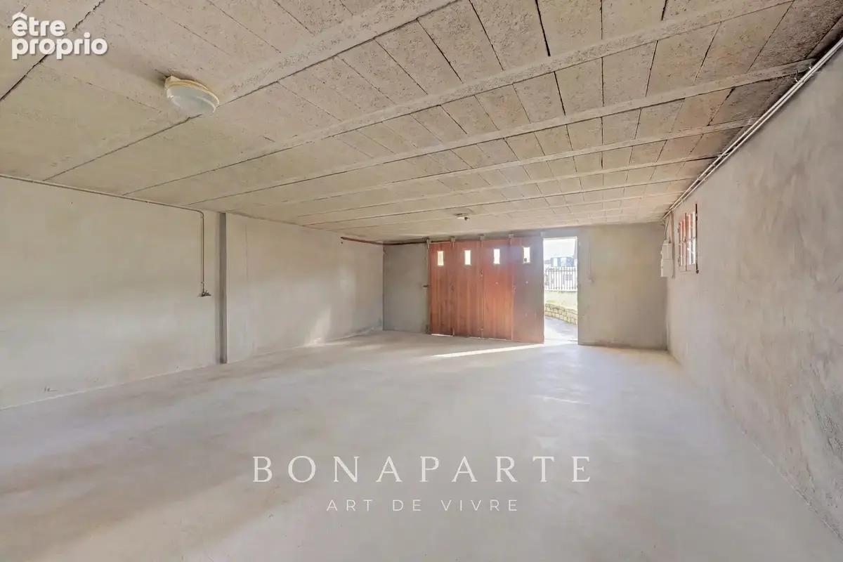 Neuilly-plaisance - propriété d'exception : 3 niveaux avec dépendance sur 700m2 de terrain - photo 12