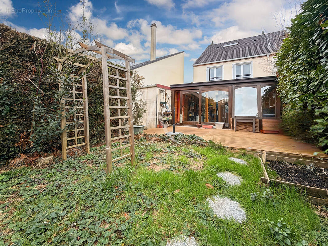 Maison à JOUY-LE-MOUTIER