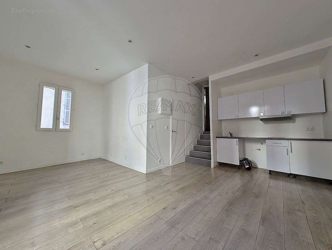 Appartement à MARSEILLE-2E