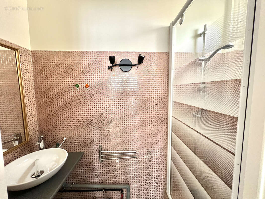 Appartement à CHARENTON-LE-PONT