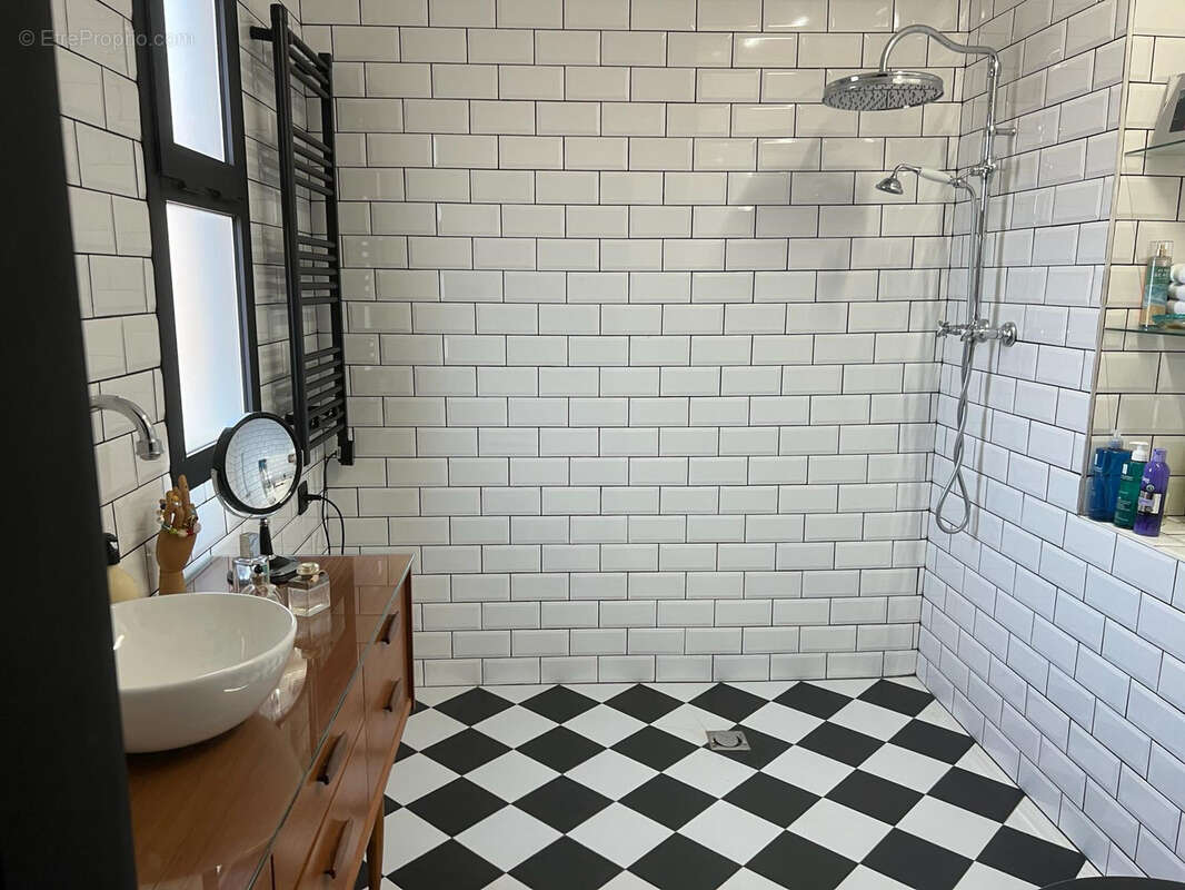 Appartement à ESTIVAREILLES