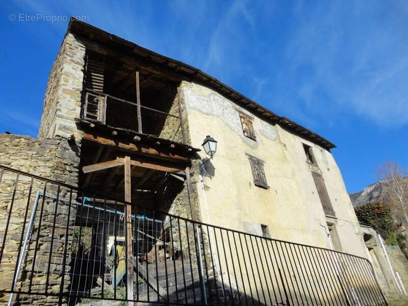 Dpt Pyrénées Orientales (66), à vendre JUJOLS Maison pierres 8 pièces 207 m² à rénover complètement sur terrain 185 m² - photo 2