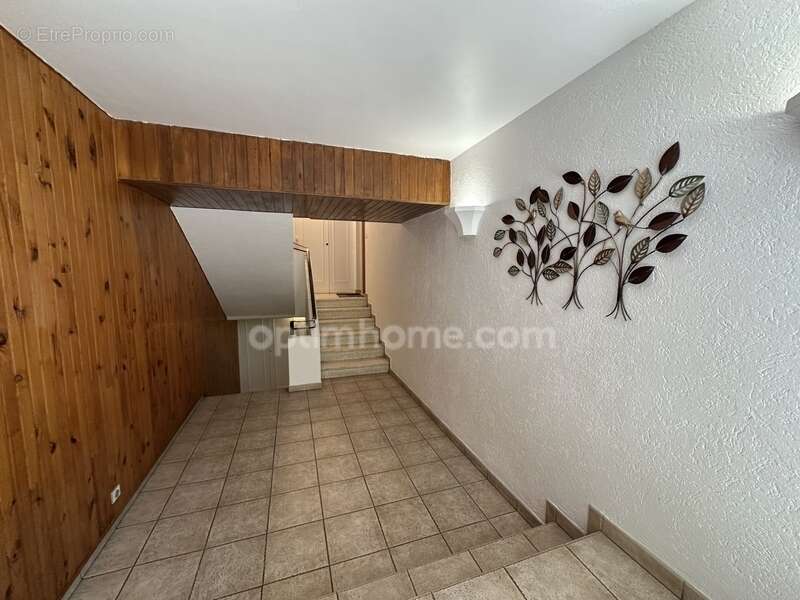 Cannes- Croix-des-Gardes. Grand appartement rénové à vendre 5 pièces avec cave et garage. 458 000 € - photo 4
