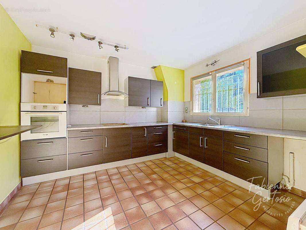 Maison à SOLLIES-VILLE