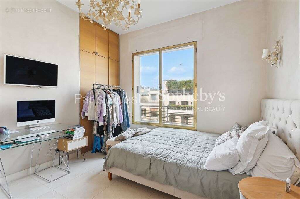 Appartement à NEUILLY-SUR-SEINE