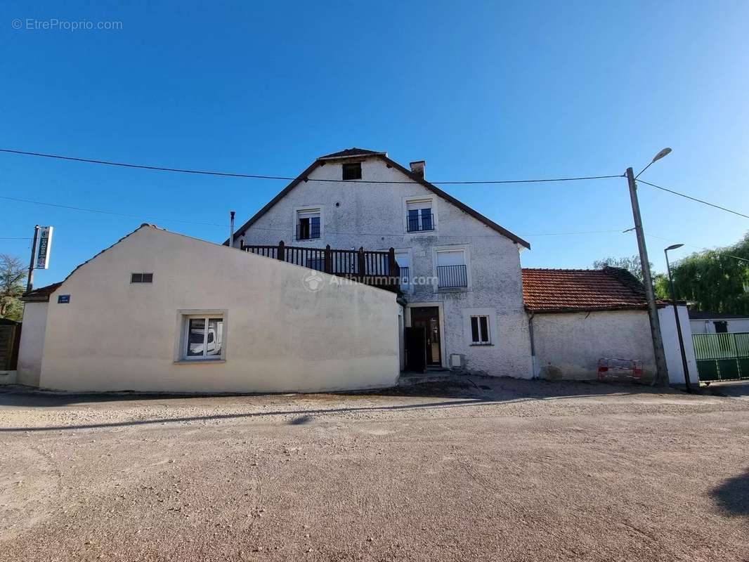 Appartement à BOURG-SAINTE-MARIE