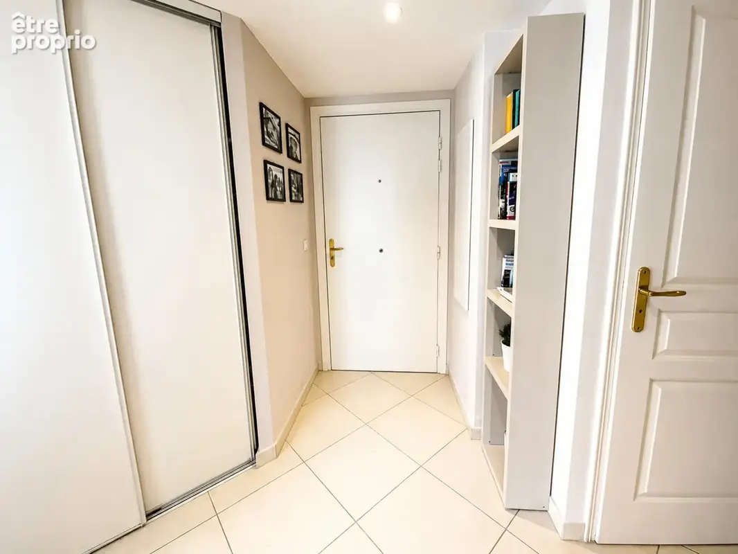 Appartement à vendre 2 pièces, terrase, cave et garage ANTIBES (06) - photo 2
