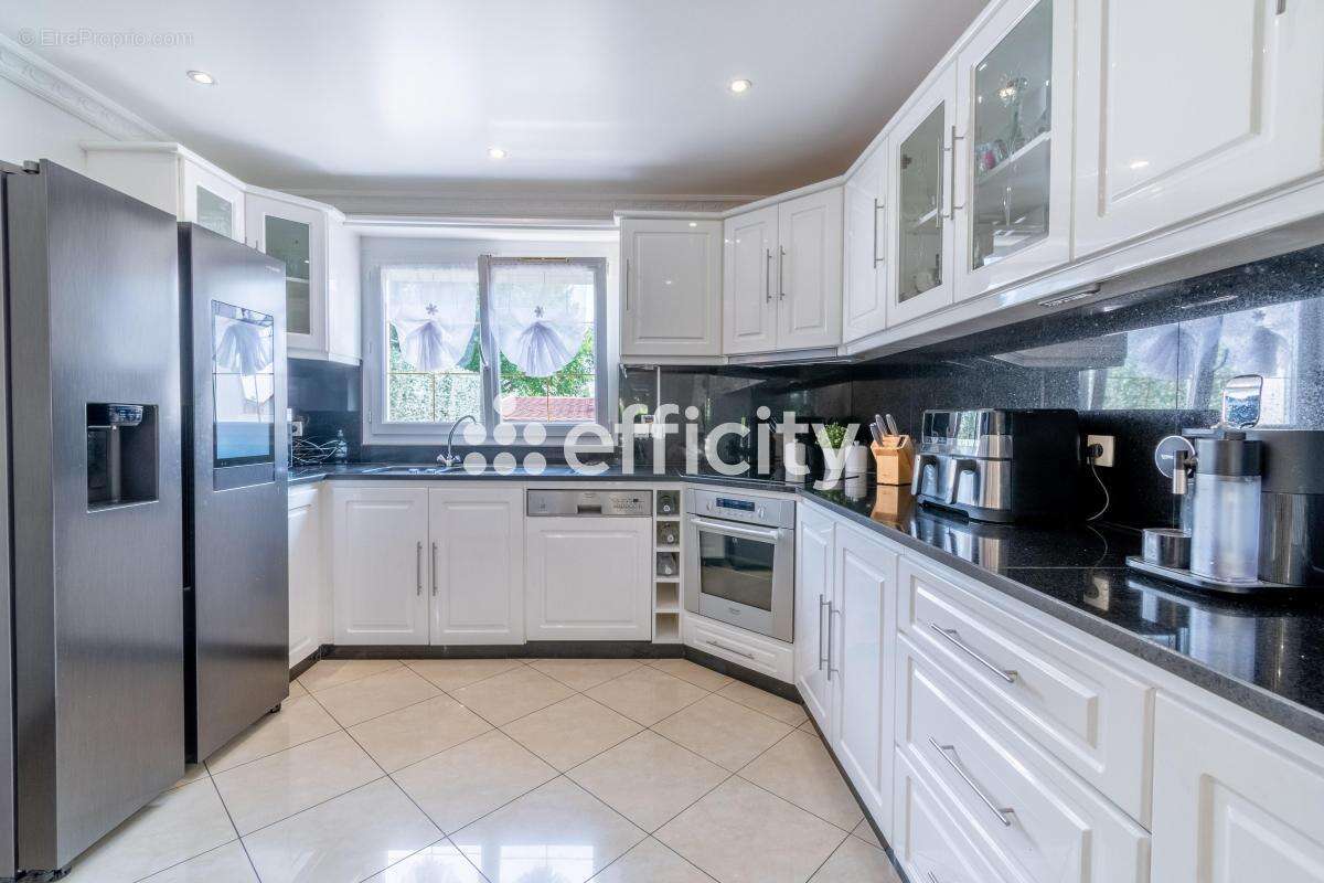 Maison à VIGNEUX-SUR-SEINE