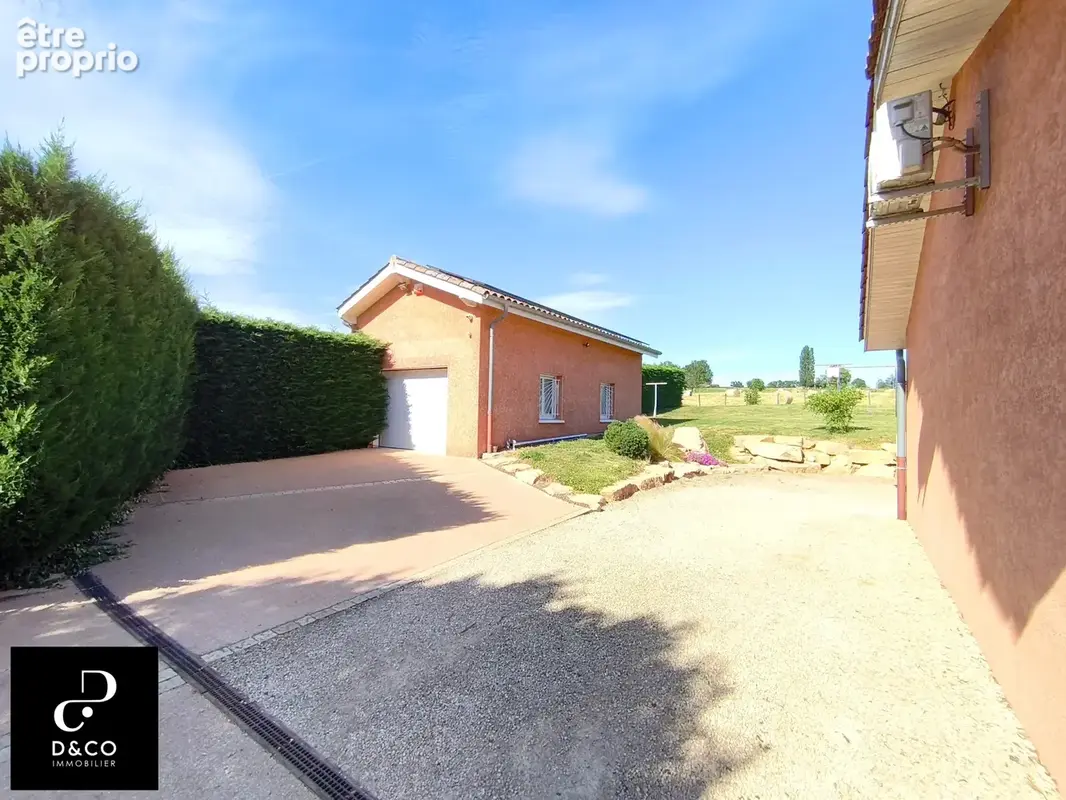 Maison de 200 m2 avec locaux indépendants et potentiel locatif   Saint-Didier-sur-Chalaronne - photo 2