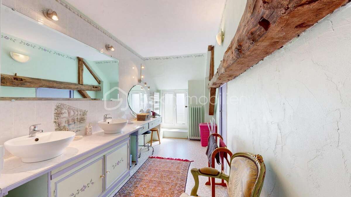 Une maison de caractère avec piscine intérieur au cœur d’un environnement paisible - photo 14