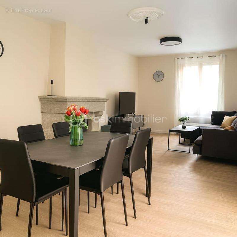 Maison à MONTREUIL-JUIGNE