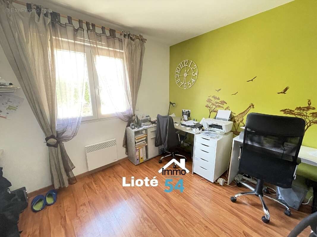 Maison à CREVECHAMPS