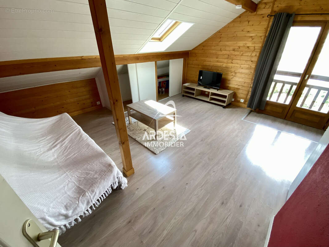 Appartement à SAINT-JULIEN-MONT-DENIS