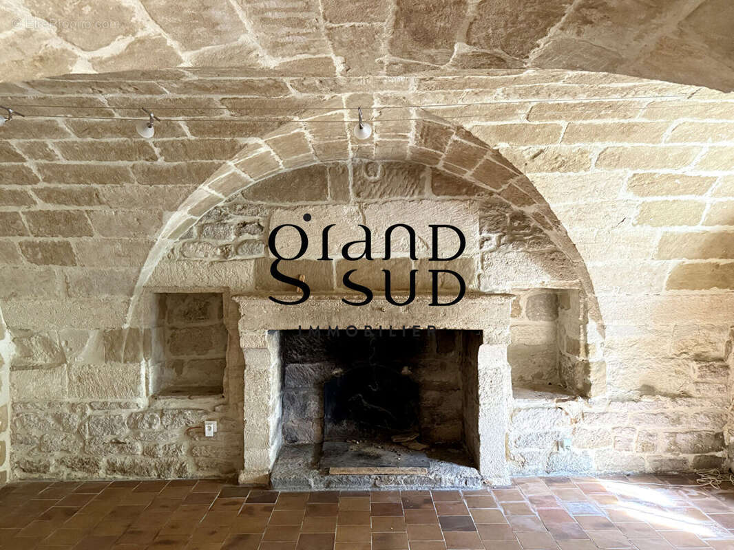 Maison à MONTAREN-ET-SAINT-MEDIERS