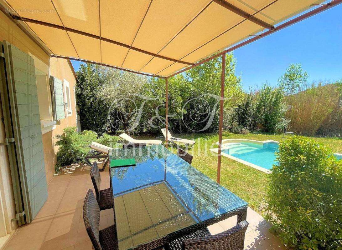 Maison à SAINT-SATURNIN-LES-APT