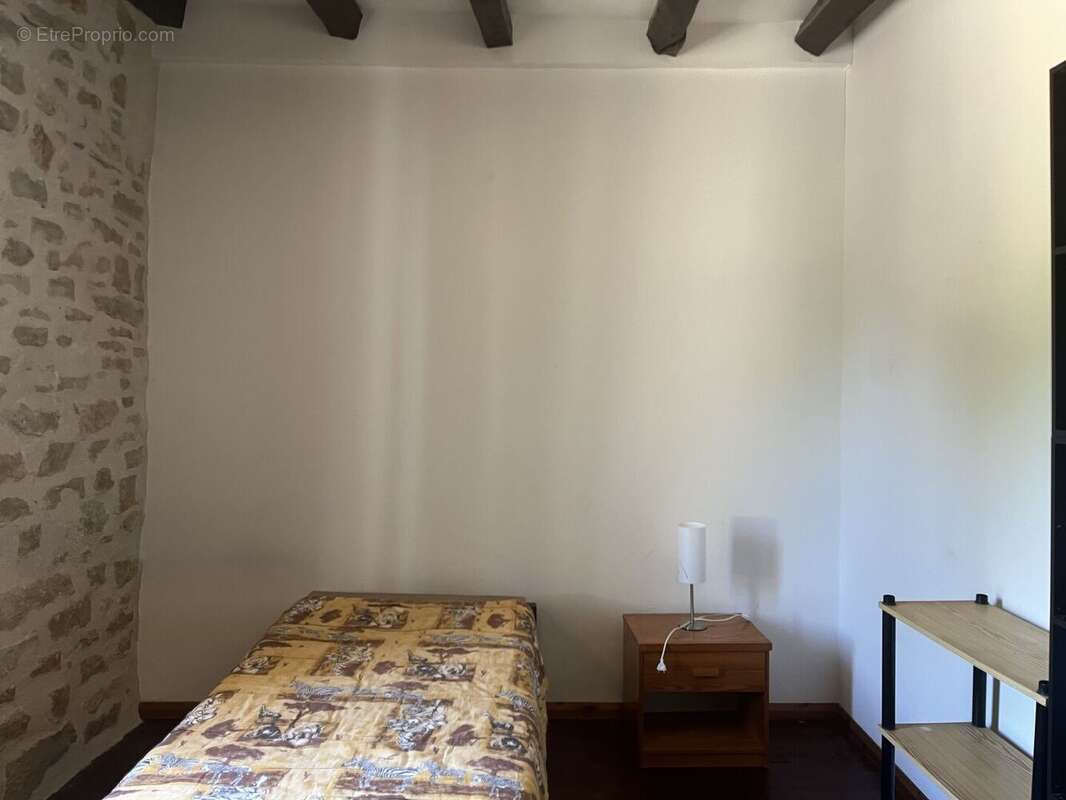 Chambre 2 - Maison à LACAPELLE-MARIVAL