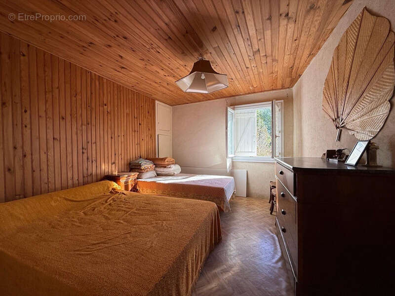 Dpt Hautes Pyrénées (65), à vendre SADOURNIN corps de ferme avec maison T6 de 125m² + grandes dépendances attenantes sur 8280 m² - photo 9