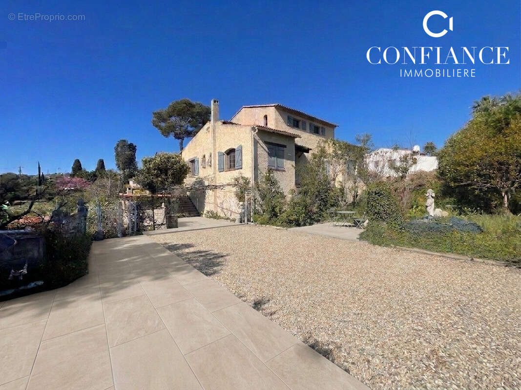 SUGGESTION D'AMENAGEMENT - Maison à ANTIBES