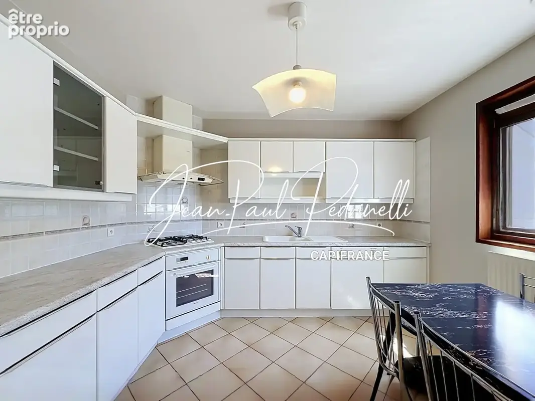 CALUIRE-ET-CUIRE – Cœur Vassieux – Villa 101 m² habitables + 115 m² Hors Carrez (double garage et annexe) – Terrain plat 770 M²  - photo 8