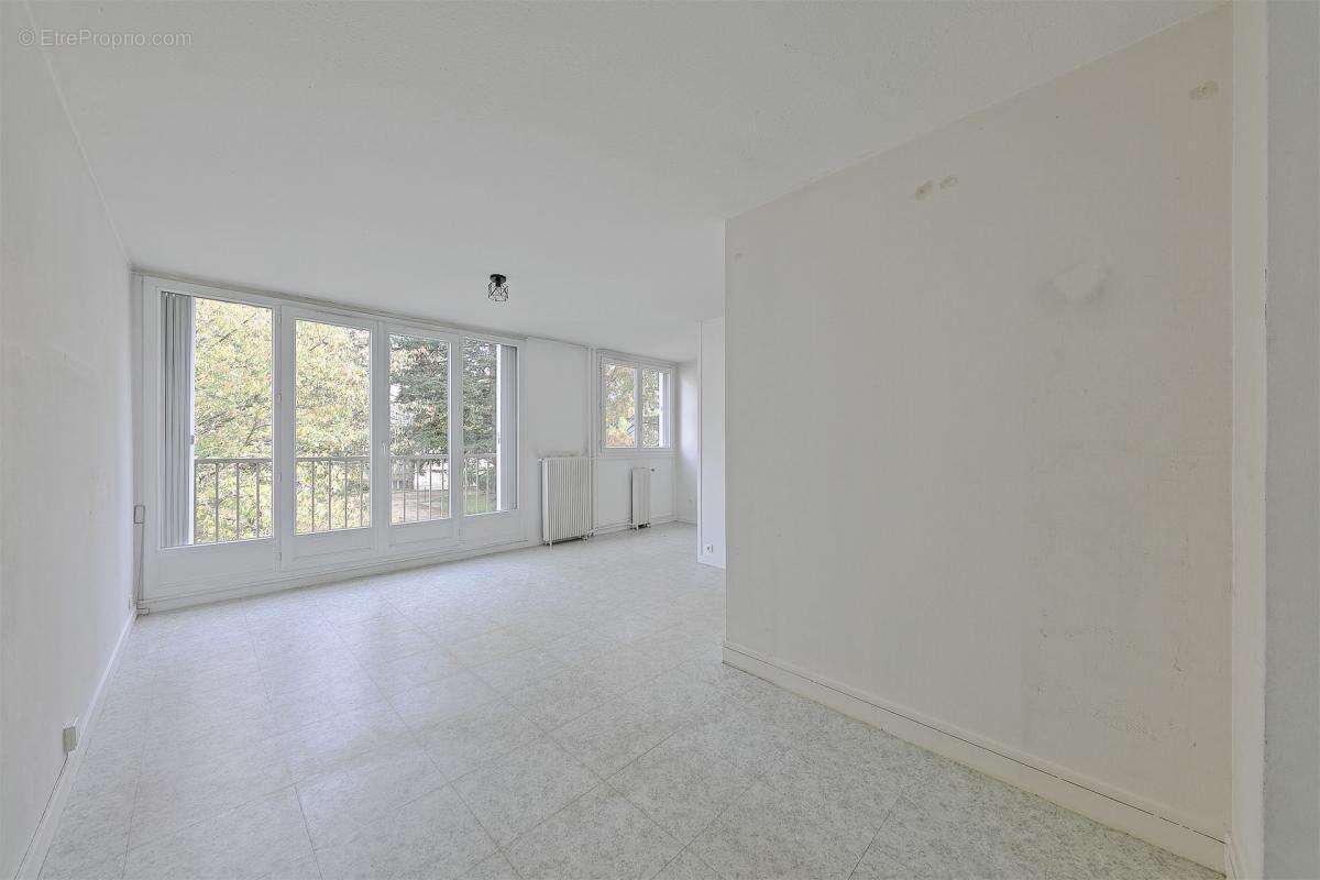 Appartement à LE PLESSIS-TREVISE