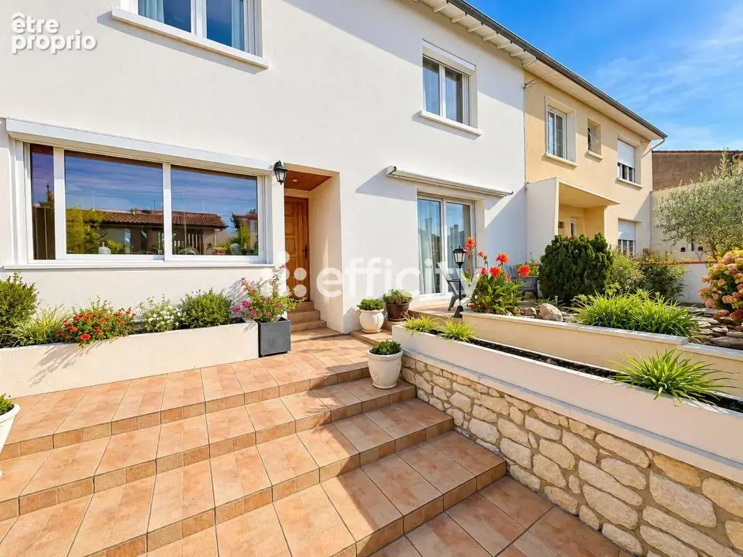 Maison 5 pièces 128 m² à vendre à Saintes (17100) - photo 2
